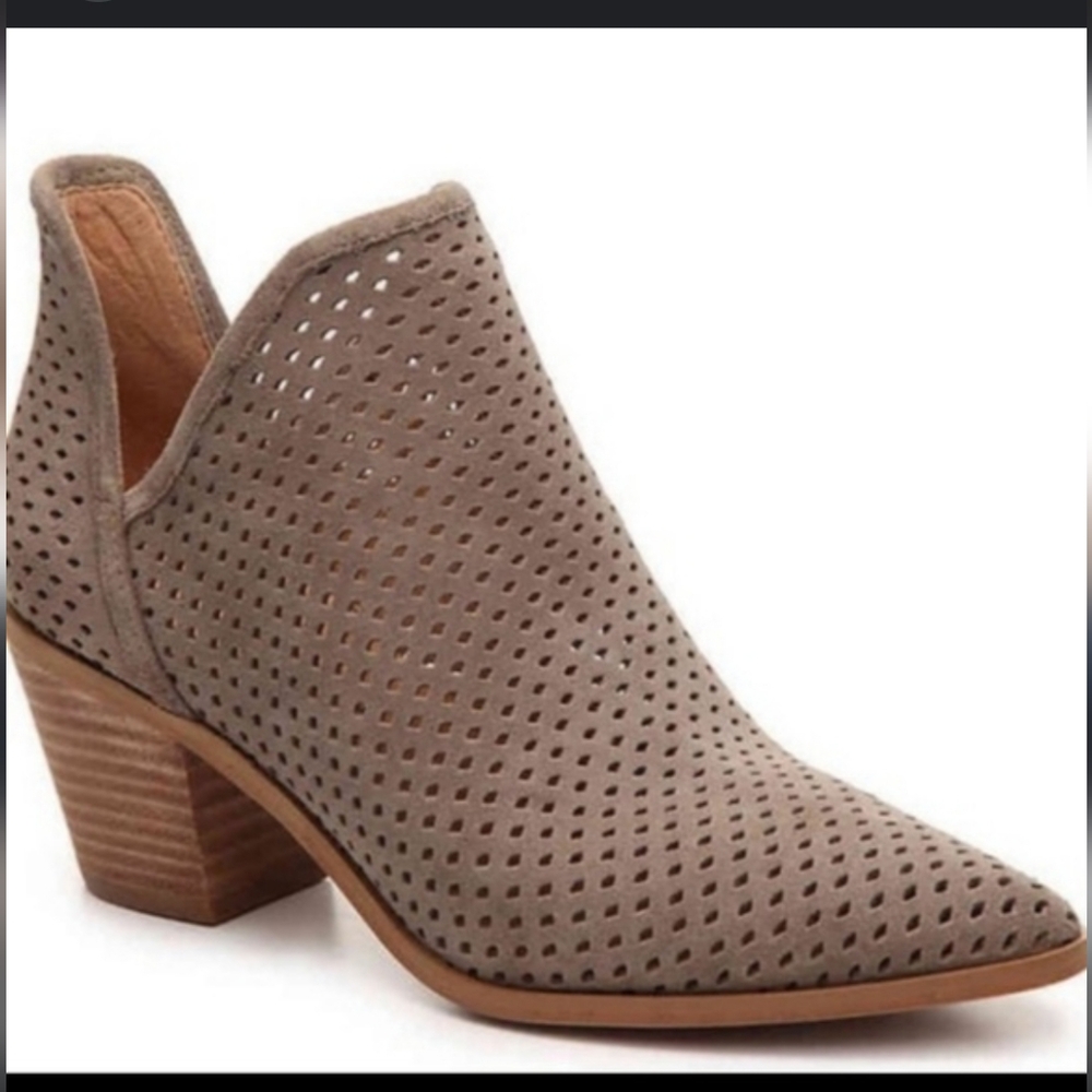 Lucky Brand Suede Perforated Chunk Heel Slip On Ankle Booties Boots Sz 8